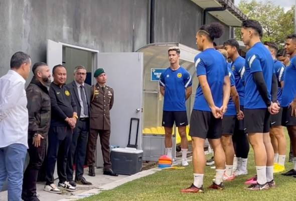 Piala AFF : TMJ meninjau sesi latihan pasukan negara