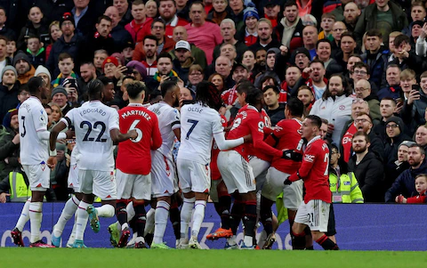 Manchester United, Crystal Palace didenda