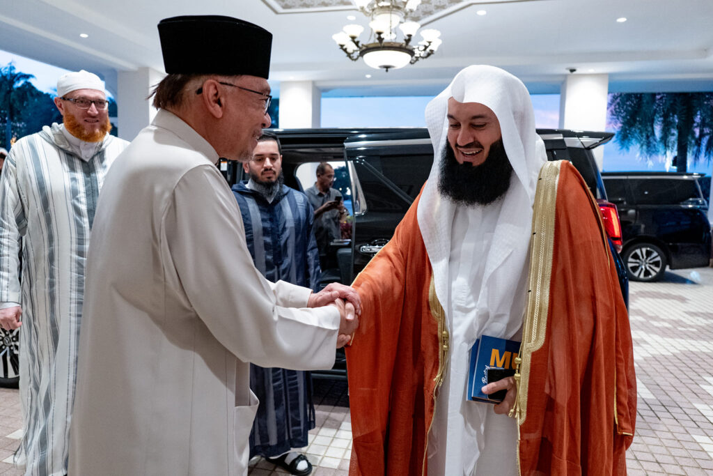 PM-MUFTI MENK