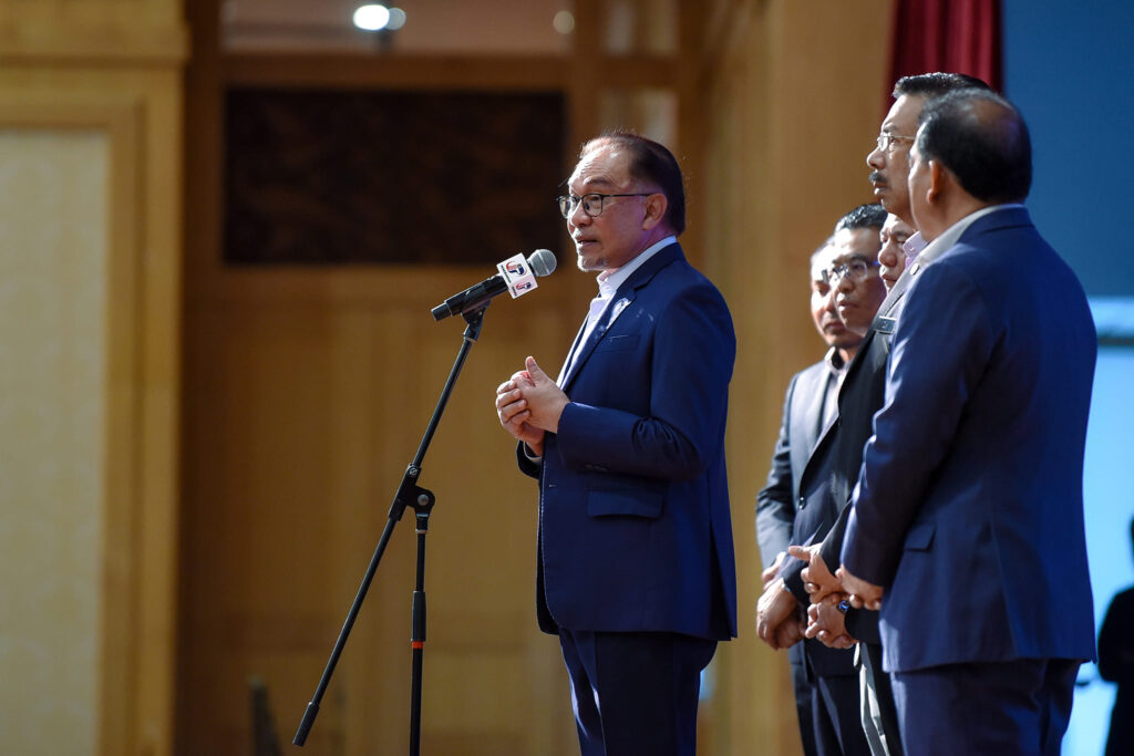 BINA RUMAH PENJAWAT AWAM BAHARU DAN BAIKI KEROSAKAN TAHUN HADAPAN