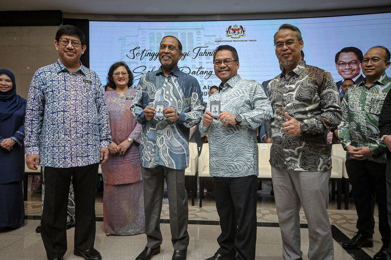 Zambry Nafi Rombakan Kabinet Untuk 'Selamatkan' Presiden UMNO