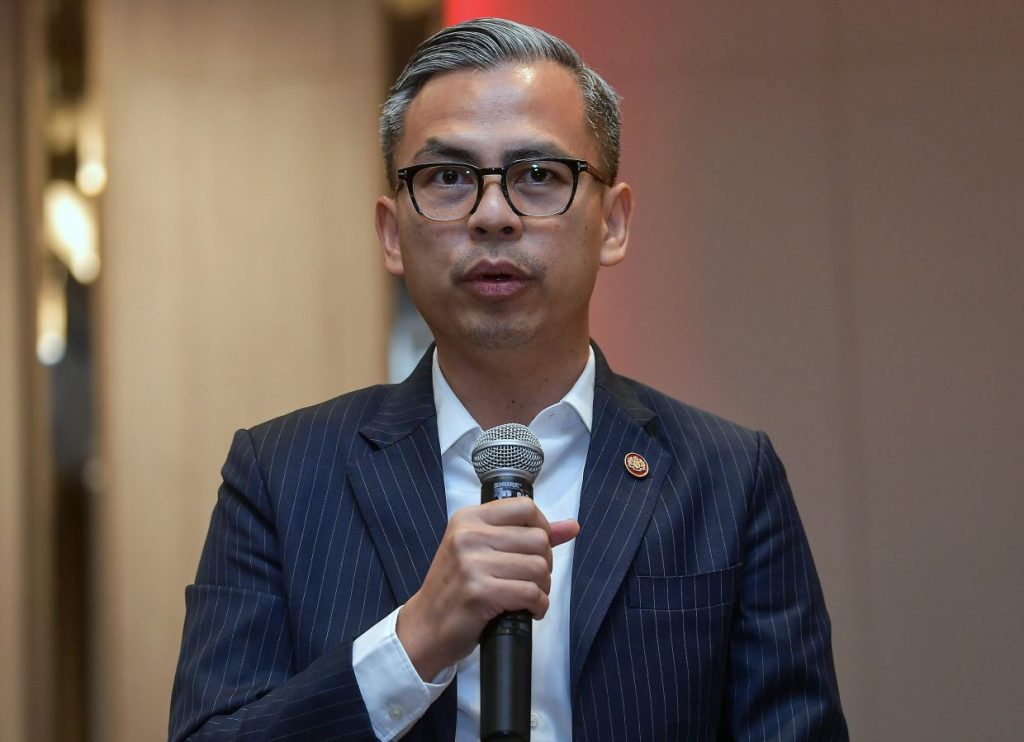 Peranan Radio Sebar Maklumat, Hibur Dan Didik Masyarakat Dihargai - Fahmi